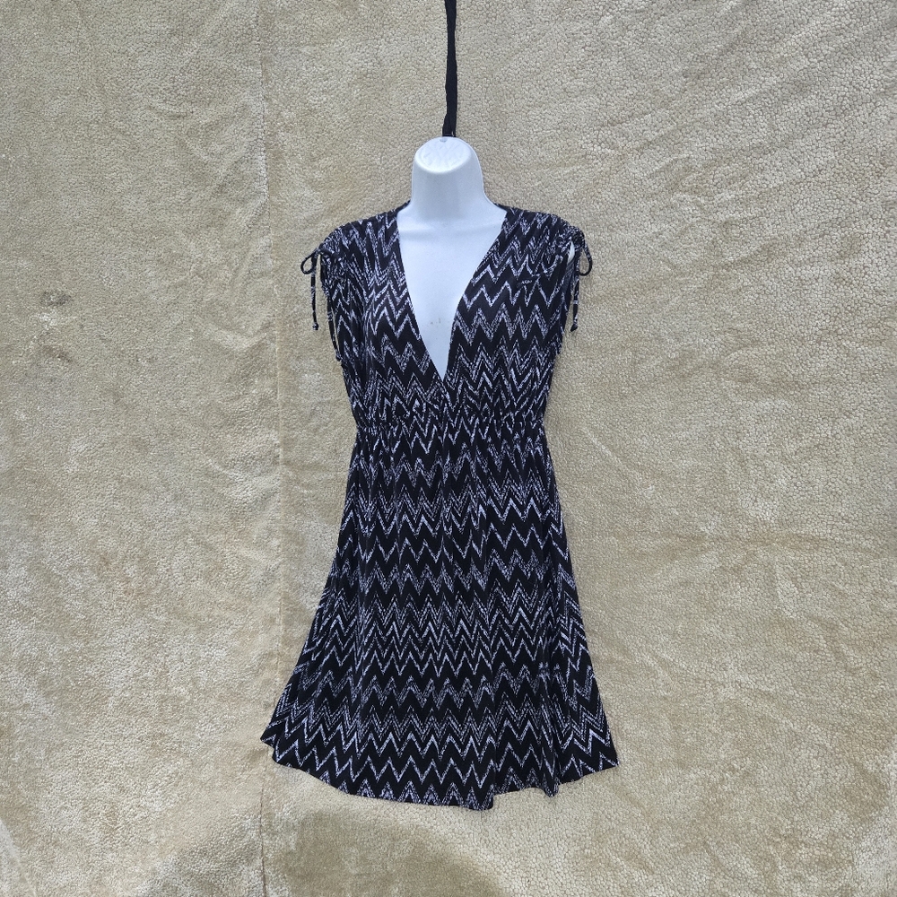 Faded Glory Black and White Top